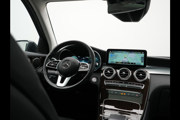Mercedes-Benz GLC 300e 4MATIC Business Solution Luxury PHEV 320pk Dealer O.H. | SOH 88,1% | Panodak | Adaptive Cruise | Head Up | 360 Camera | Lederen Comfortstoelen Memory & Massage | Keyless | BLIS | Apple Carplay | Stoelverwarming | Virtual | Navigatie | DAB | Plug