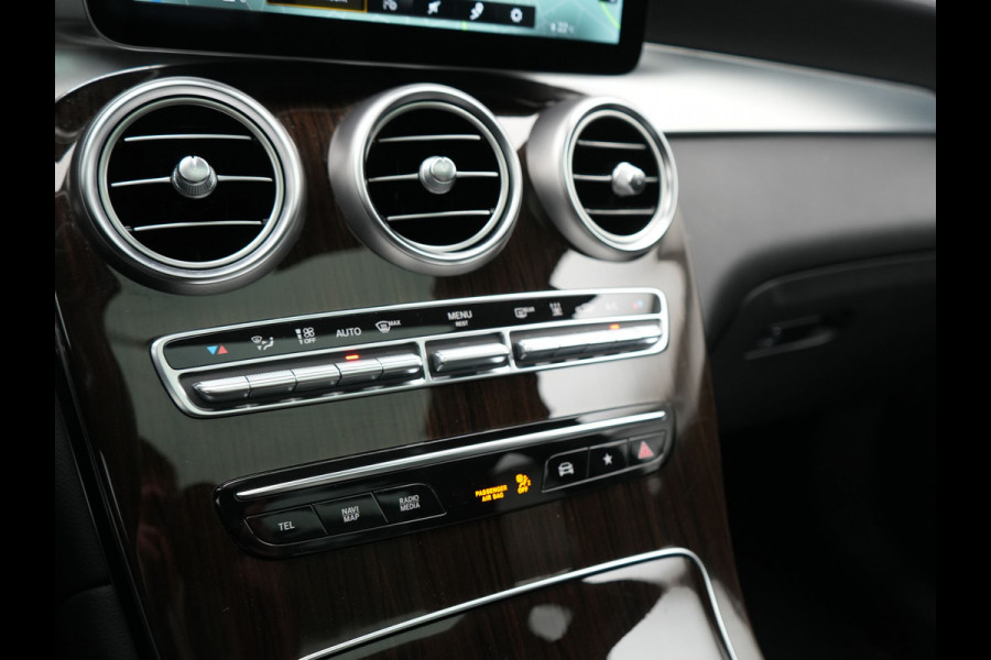 Mercedes-Benz GLC 300e 4MATIC Business Solution Luxury PHEV 320pk Dealer O.H. | SOH 88,1% | Panodak | Adaptive Cruise | Head Up | 360 Camera | Lederen Comfortstoelen Memory & Massage | Keyless | BLIS | Apple Carplay | Stoelverwarming | Virtual | Navigatie | DAB | Plug