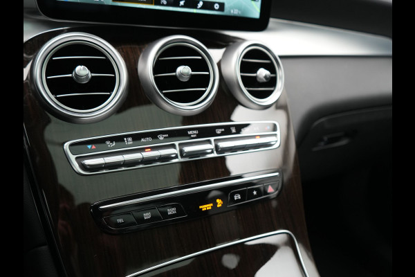 Mercedes-Benz GLC 300e 4MATIC Business Solution Luxury PHEV 320pk Dealer O.H. | SOH 88,1% | Panodak | Adaptive Cruise | Head Up | 360 Camera | Lederen Comfortstoelen Memory & Massage | Keyless | BLIS | Apple Carplay | Stoelverwarming | Virtual | Navigatie | DAB | Plug