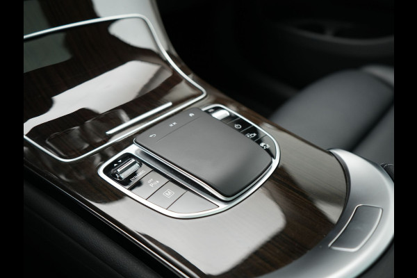 Mercedes-Benz GLC 300e 4MATIC Business Solution Luxury PHEV 320pk Dealer O.H. | SOH 88,1% | Panodak | Adaptive Cruise | Head Up | 360 Camera | Lederen Comfortstoelen Memory & Massage | Keyless | BLIS | Apple Carplay | Stoelverwarming | Virtual | Navigatie | DAB | Plug