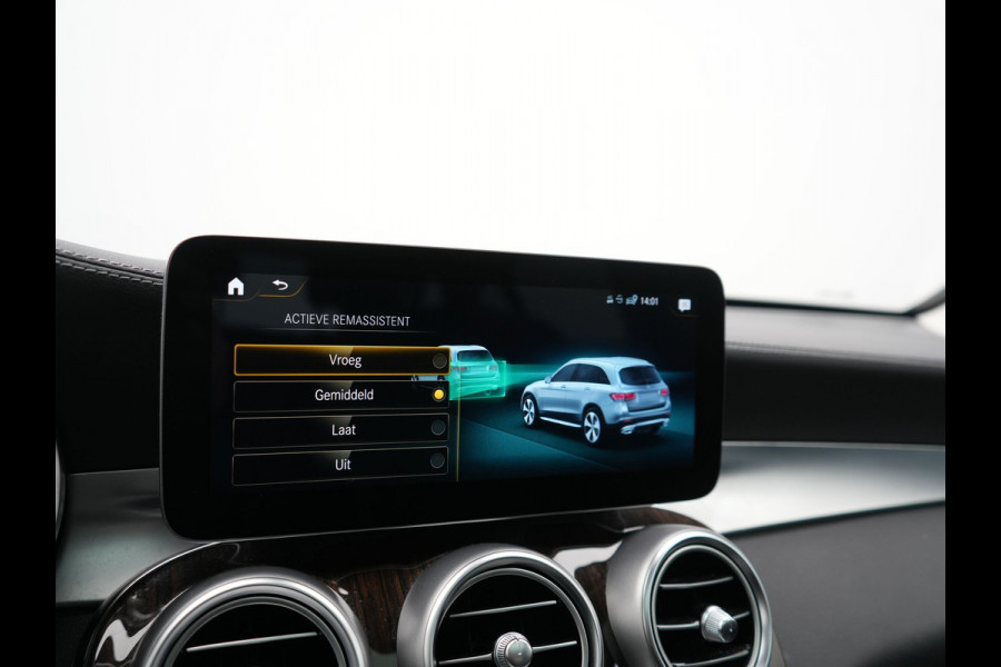 Mercedes-Benz GLC 300e 4MATIC Business Solution Luxury PHEV 320pk Dealer O.H. | SOH 88,1% | Panodak | Adaptive Cruise | Head Up | 360 Camera | Lederen Comfortstoelen Memory & Massage | Keyless | BLIS | Apple Carplay | Stoelverwarming | Virtual | Navigatie | DAB | Plug