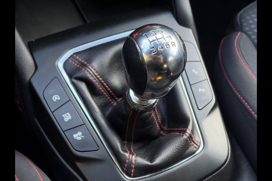 Ford FOCUS Wagon 1.0 EcoBoost ST Line Business ✓2e Eigenaar✓Navi✓Camera✓Carplay✓Afn.Trekhaak✓125pk✓Keyless✓Stoelverw✓Stuurverw✓6 Bak✓Dealer Onderhouden✓17'' Lm velgen✓Pdc V+A✓N.A.P✓Apk tot 02-2027