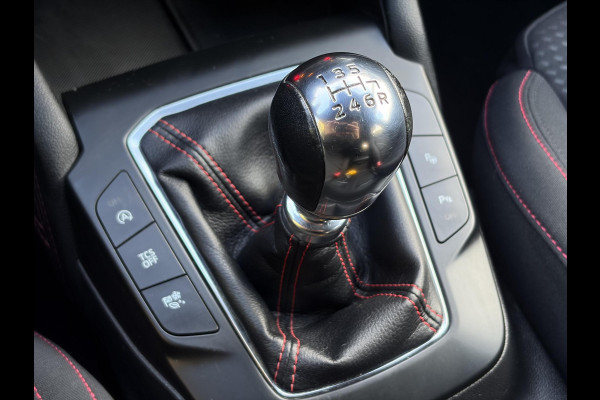 Ford FOCUS Wagon 1.0 EcoBoost ST Line Business ✓2e Eigenaar✓Navi✓Camera✓Carplay✓Afn.Trekhaak✓125pk✓Keyless✓Stoelverw✓Stuurverw✓6 Bak✓Dealer Onderhouden✓17'' Lm velgen✓Pdc V+A✓N.A.P✓Apk tot 02-2027