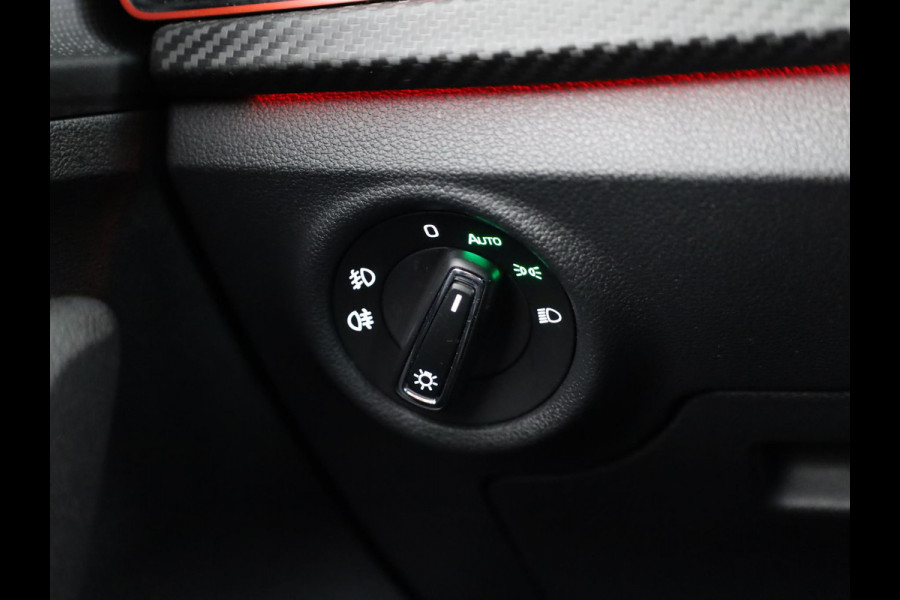 Škoda Kamiq 1.0 TSI Monte Carlo 115pk DSG-7 | 18 inch | Blind Spot | Stoeverwarming | Adaptive Cruise | Panoramadak | Sportstoelen |