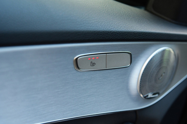 Mercedes-Benz C-Klasse 300 e AMG Night Edition, Pano, Luchtvering, Burmester, 360, Virtual, Multibeam, Keyless. CarPlay!