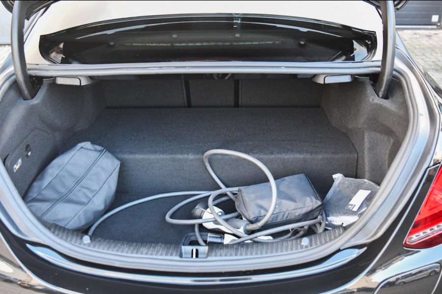 Mercedes-Benz C-Klasse 300 e AMG Night Edition, Pano, Luchtvering, Burmester, 360, Virtual, Multibeam, Keyless. CarPlay!