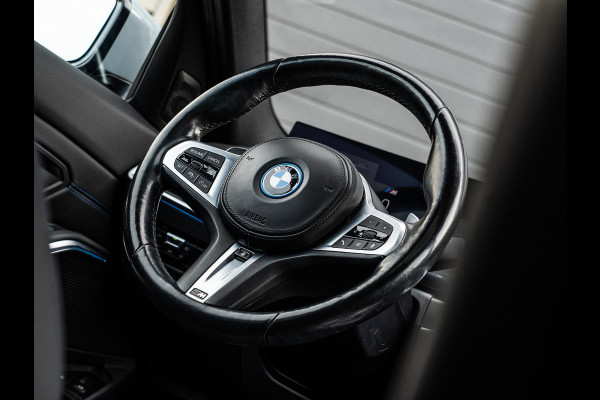 BMW 3-serie 330e xDrive - M-Sport Pro l Pano l ACC l Laser l Carbon l 19''