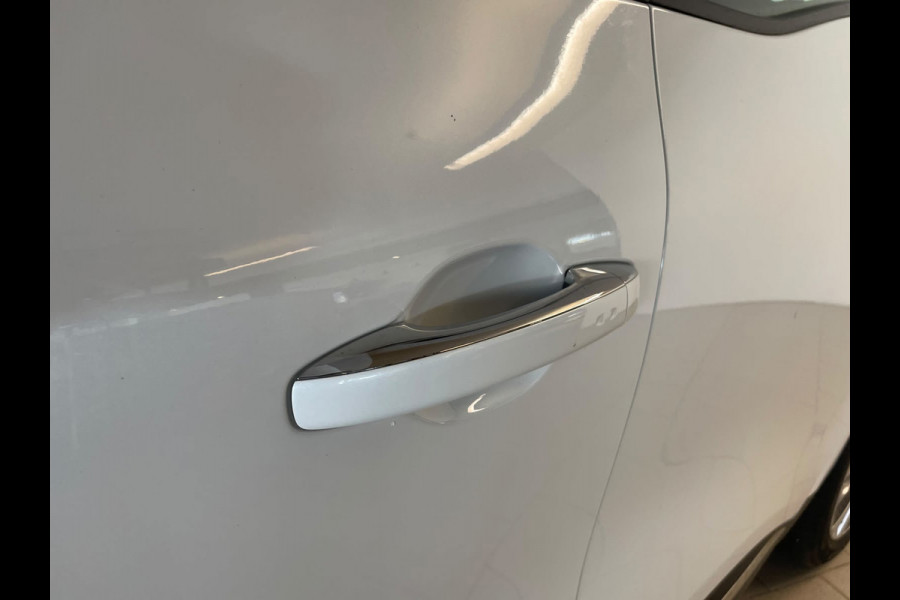 Renault Scénic 1.3 TCe Bose AUTOMAAT AIRCO NAVI VELGEN PDC ELEK RAMEN CENT VERG TREKHAAK KEURIGE AUTO