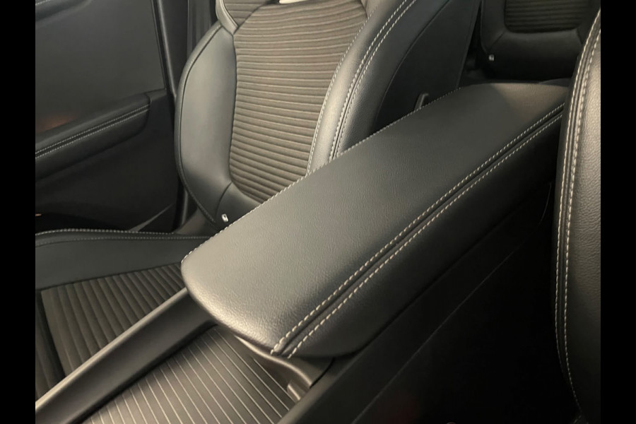 Renault Scénic 1.3 TCe Bose AUTOMAAT AIRCO NAVI VELGEN PDC ELEK RAMEN CENT VERG TREKHAAK KEURIGE AUTO