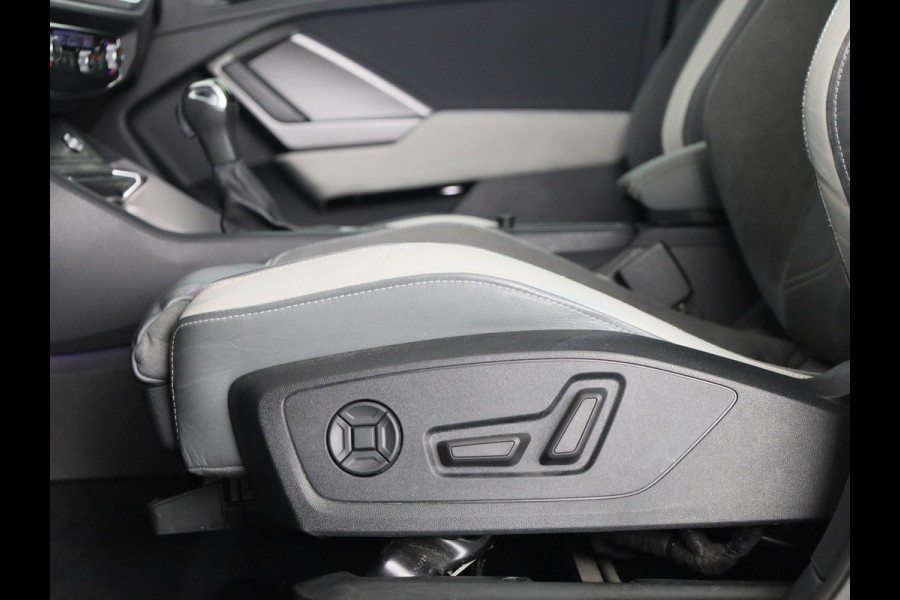 Audi Q3 Sportback 45 TFSI quattro edition one 230pk | Navigatie | Parkeercamera | B&O Audio | Panoramadak | Lederen bekleding
