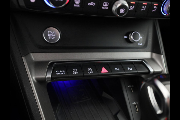 Audi Q3 Sportback 45 TFSI quattro edition one 230pk | Navigatie | Parkeercamera | B&O Audio | Panoramadak | Lederen bekleding
