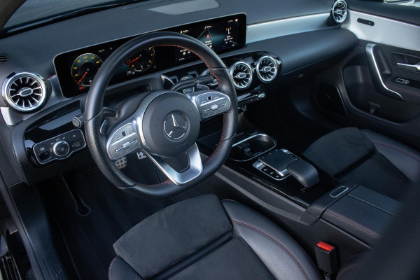 Mercedes-Benz A-Klasse 250 Premium Plus PANO CAMERA BURMESTER AMG DIFFUSER LED