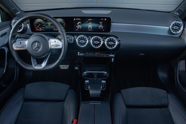 Mercedes-Benz A-Klasse 250 Premium Plus PANO CAMERA BURMESTER AMG DIFFUSER LED
