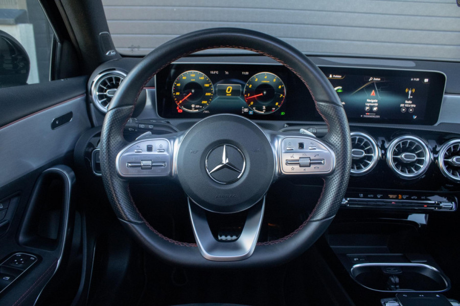 Mercedes-Benz A-Klasse 250 Premium Plus PANO CAMERA BURMESTER AMG DIFFUSER LED