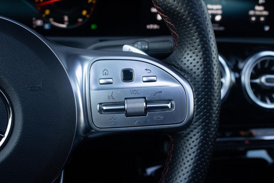 Mercedes-Benz A-Klasse 250 Premium Plus PANO CAMERA BURMESTER AMG DIFFUSER LED