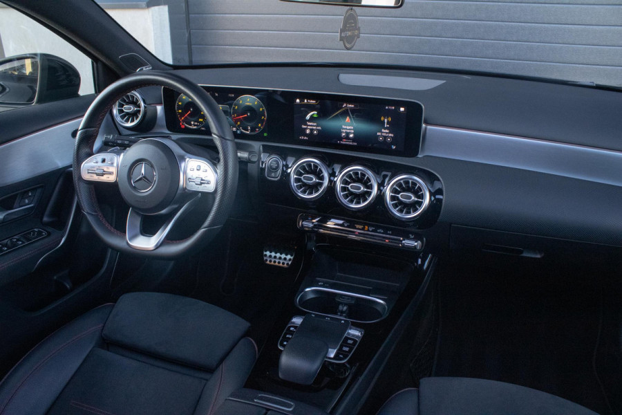 Mercedes-Benz A-Klasse 250 Premium Plus PANO CAMERA BURMESTER AMG DIFFUSER LED