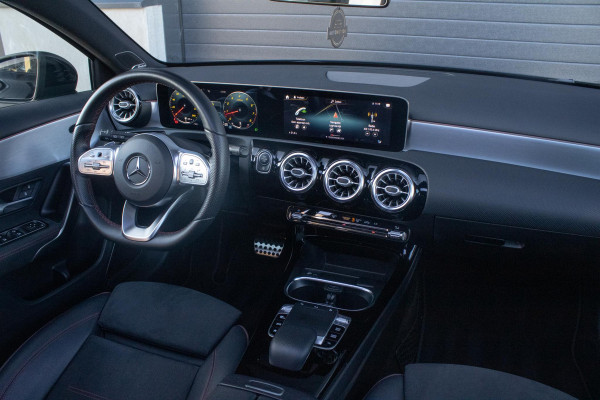 Mercedes-Benz A-Klasse 250 Premium Plus PANO CAMERA BURMESTER AMG DIFFUSER LED