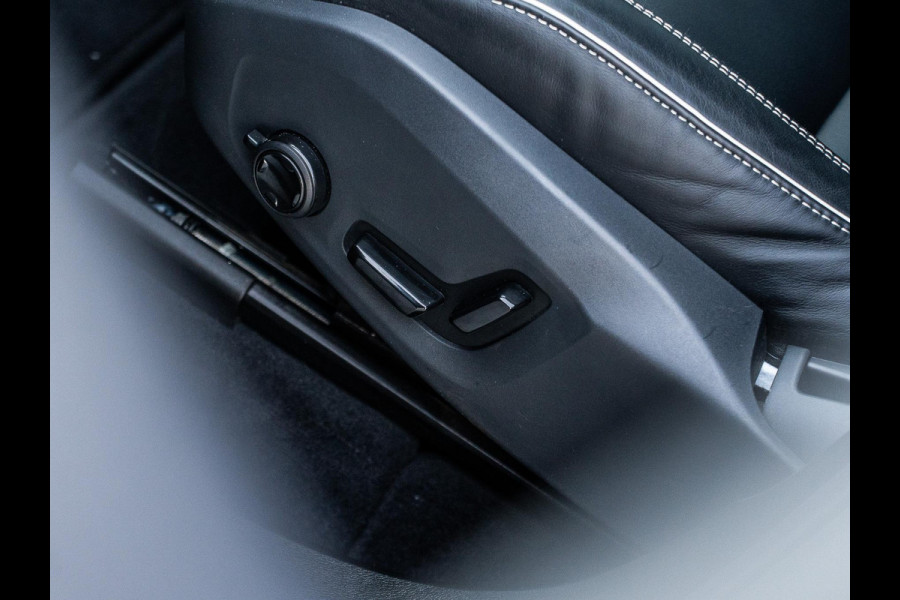 Volvo XC60 2.0 T6 Plug-in hybrid AWD Ultra Black Edition - R-Design l Pano l HUD l Memory