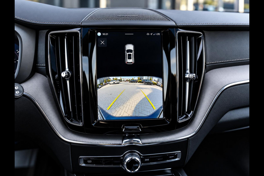 Volvo XC60 2.0 T6 Plug-in hybrid AWD Ultra Black Edition - R-Design l Pano l HUD l Memory