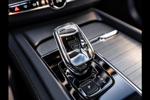 Volvo XC60 2.0 T6 Plug-in hybrid AWD Ultra Black Edition - R-Design l Pano l HUD l Memory