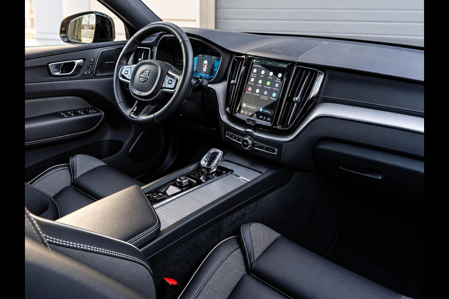Volvo XC60 2.0 T6 Plug-in hybrid AWD Ultra Black Edition - R-Design l Pano l HUD l Memory