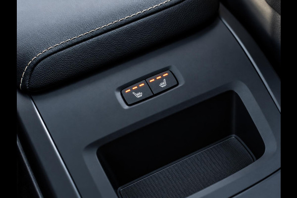 Volvo XC60 2.0 T6 Plug-in hybrid AWD Ultra Black Edition - R-Design l Pano l HUD l Memory