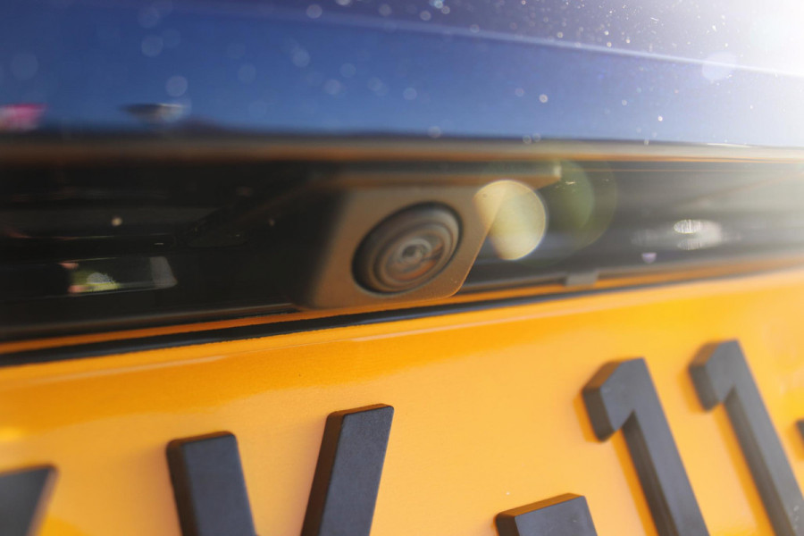 Renault 5 COMFORT RANGE TECHNO 150PK 52 kWh *NIEUWE AUTO!* | PACK WINTER TECHNO: (ELEKTRISCH VERWARMBARE VOORSTOELEN, ELEKTRISCH VERWARMBAAR STUURWIEL, BESTUUDERSSTOEL MET ELEKTRSCH VERSTELBARE LENDESTEUN, IN HOOGTE VERSTELBARE PASSAGIERSSTOEL) | LICHTMETALEN VELGEN 18" | ADAPTIVE CRUISE CONTROL | FULL LED KOPLAMPEN MET FRANSE VLAG | ELEKTRTISCH INKLABARE EN VERWARMBARE BUITENSPIEGELS | ACHTERUITRIJ CAMERA | SFEER VERLICHTING | GOOGLE MAPS NAVIGATIE | DRAADLOZE TELEFOONLADER | PRIVACY GLASS | 100KW SNELLAAD FUNCTIE | DRAADLOZE APPLE CARPLAY/ANDROID AUTO | DAB+ RADIO | SFEER VERL