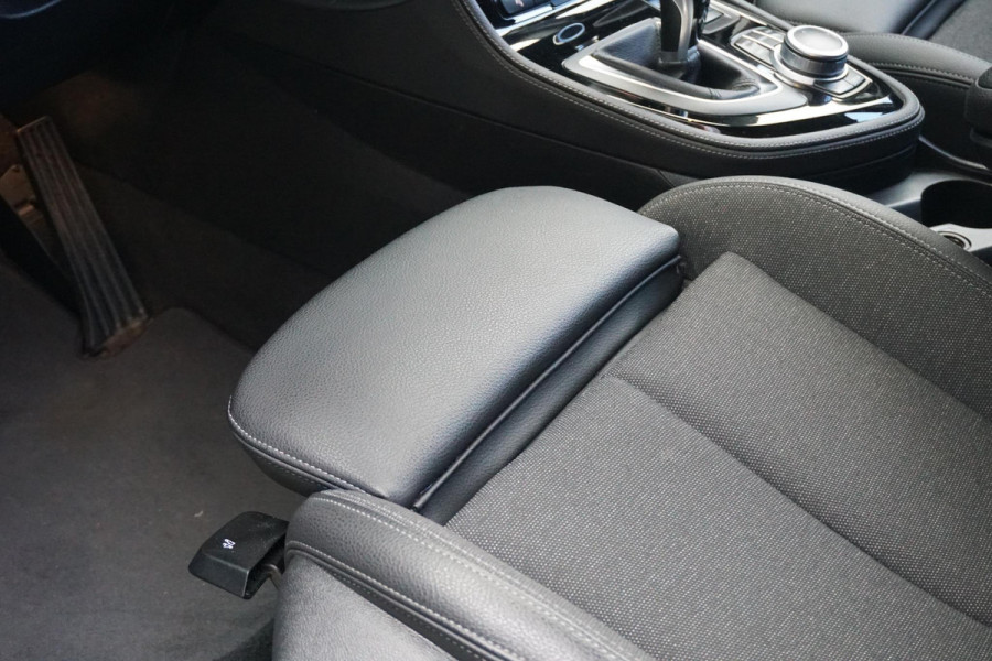 BMW 2 Serie Gran Tourer 218i 7p. Executive Edition + CAMERA / SPORTSTOELEN / LED / HEAD-UP