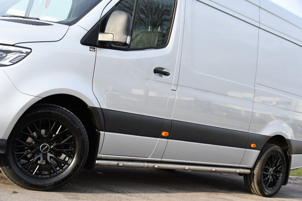 Mercedes-Benz Sprinter 316 2.2 CDI L2H2 PB Edition Full Options! 360 Camera, Cruise, LED, Carplay, 10,5'' Mbux, Stoelverwarming, NAVI, Automaat, Uniek!
