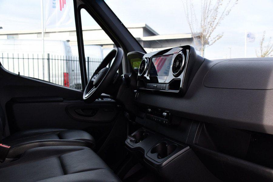 Mercedes-Benz Sprinter 316 2.2 CDI L2H2 PB Edition Full Options! 360 Camera, Cruise, LED, Carplay, 10,5'' Mbux, Stoelverwarming, NAVI, Automaat, Uniek!