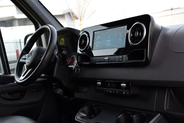 Mercedes-Benz Sprinter 316 2.2 CDI L2H2 PB Edition Full Options! 360 Camera, Cruise, LED, Carplay, 10,5'' Mbux, Stoelverwarming, NAVI, Automaat, Uniek!