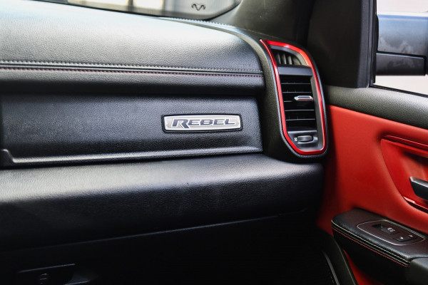 Dodge Ram 1500 5.7 V8 4x4 Crew Cab REBEL, BTW, Panorama, Full!