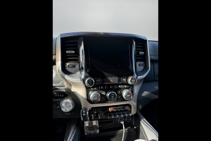 Dodge Ram 1500 5.7 V8 4x4 Crew Cab 5'7 Laramie Camera, Luchtvering, Carplay, LED, Leder, Stoelverwarmong, H&K, Stoelverkoeling, 3500kg Trekhaak, Uniek!