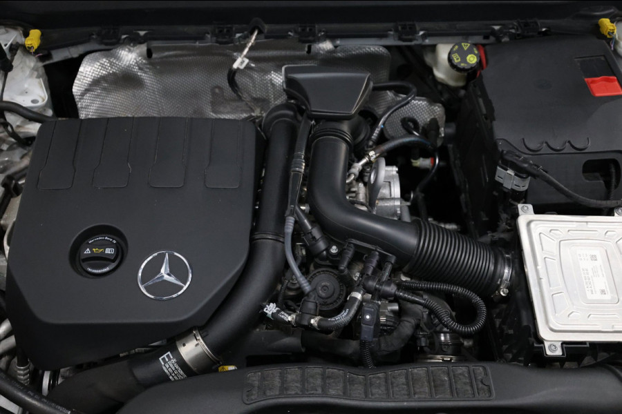 Mercedes-Benz A-Klasse 200 AMG Line LED/VIRTUAL/SFEER/PANORAMADAK/LEER+S.VERWARMING+MEMORY/360/LINE/ACC/ECC/12 MDN GARANTIE!