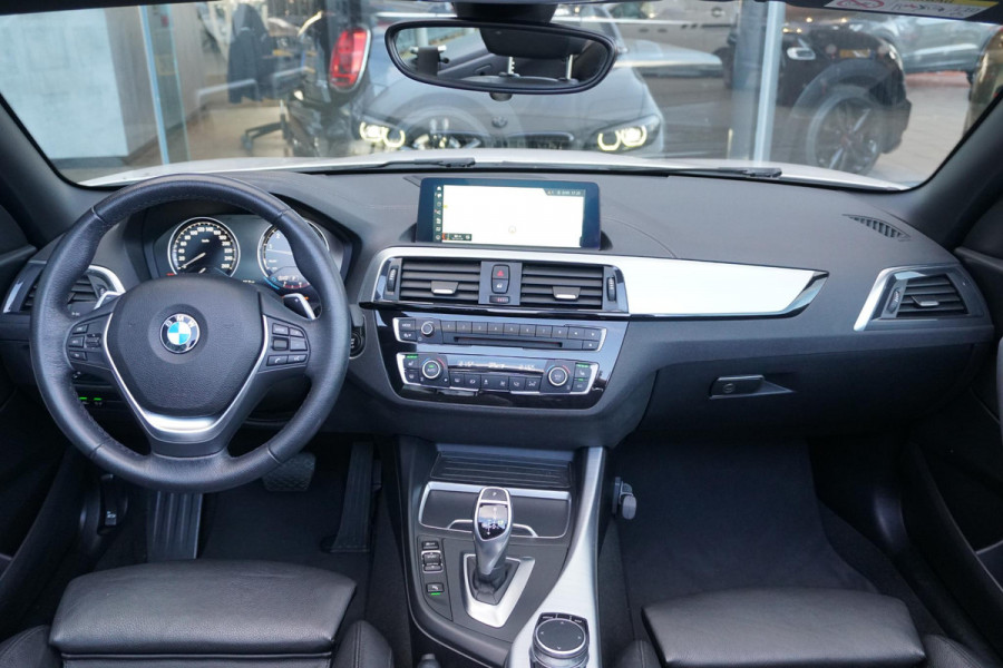 BMW 2 Serie Cabrio 220i High Executive + CAMERA / LEDER / STOELVERWARMING / GROOT SCHERM