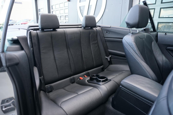 BMW 2 Serie Cabrio 220i High Executive + CAMERA / LEDER / STOELVERWARMING / GROOT SCHERM