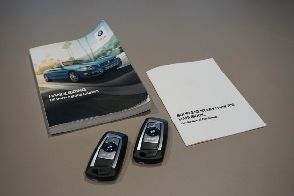 BMW 2 Serie Cabrio 220i High Executive + CAMERA / LEDER / STOELVERWARMING / GROOT SCHERM