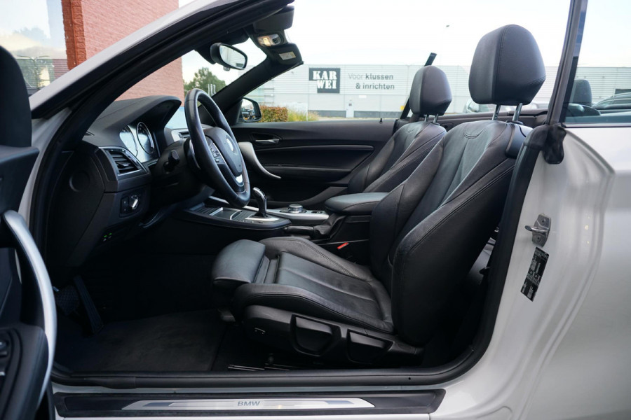 BMW 2 Serie Cabrio 220i High Executive + CAMERA / LEDER / STOELVERWARMING / GROOT SCHERM