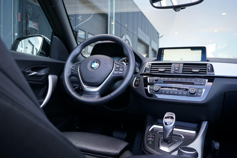 BMW 2 Serie Cabrio 220i High Executive + CAMERA / LEDER / STOELVERWARMING / GROOT SCHERM