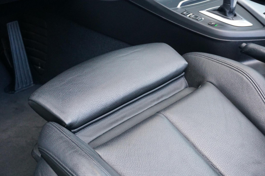 BMW 2 Serie Cabrio 220i High Executive + CAMERA / LEDER / STOELVERWARMING / GROOT SCHERM
