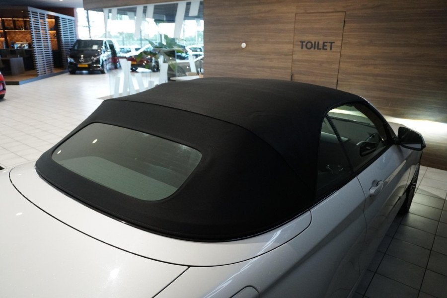 BMW 2 Serie Cabrio 220i High Executive + CAMERA / LEDER / STOELVERWARMING / GROOT SCHERM