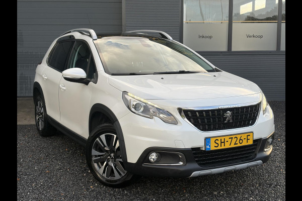 Peugeot 2008 1.2 PureTech Allure ✓1e Eigenaar✓Pano✓Camera✓Navi✓D-riem vv in 2024✓Trekhaak✓Dealer Onderhouden✓Carplay✓Clima✓Cruise✓110pk✓Halfleder✓Pdc✓Lm velgen✓N.A.P✓Apk tot 04-2027