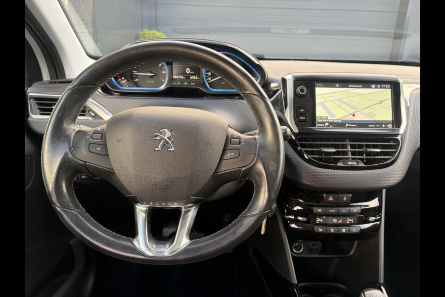 Peugeot 2008 1.2 PureTech Allure ✓1e Eigenaar✓Pano✓Camera✓Navi✓D-riem vv in 2024✓Trekhaak✓Dealer Onderhouden✓Carplay✓Clima✓Cruise✓110pk✓Halfleder✓Pdc✓Lm velgen✓N.A.P✓Apk tot 04-2027