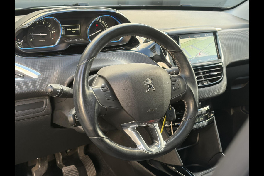 Peugeot 2008 1.2 PureTech Allure ✓1e Eigenaar✓Pano✓Camera✓Navi✓D-riem vv in 2024✓Trekhaak✓Dealer Onderhouden✓Carplay✓Clima✓Cruise✓110pk✓Halfleder✓Pdc✓Lm velgen✓N.A.P✓Apk tot 04-2027