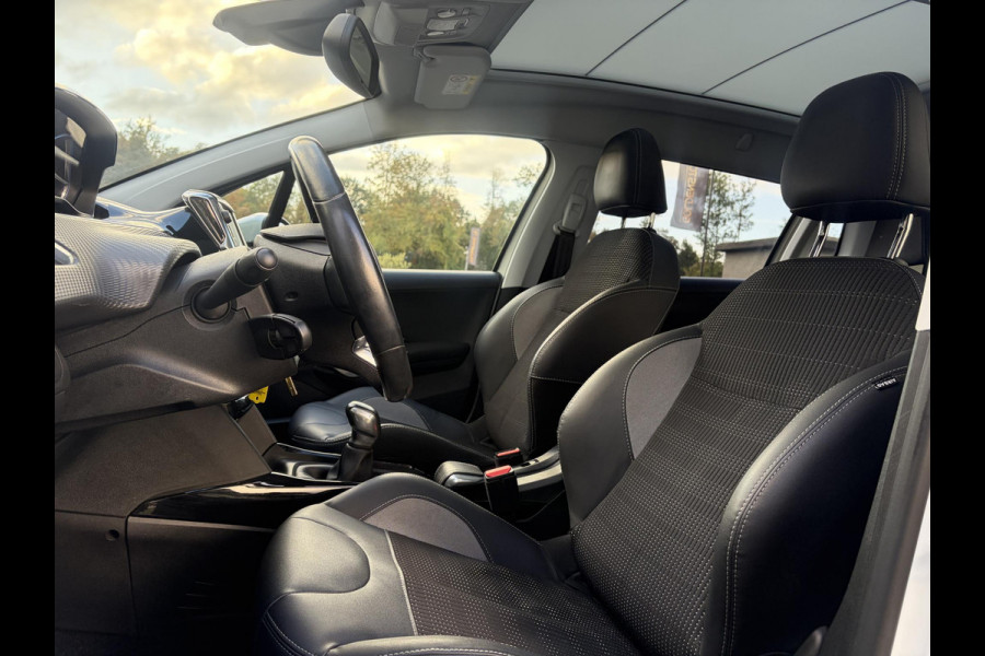 Peugeot 2008 1.2 PureTech Allure ✓1e Eigenaar✓Pano✓Camera✓Navi✓D-riem vv in 2024✓Trekhaak✓Dealer Onderhouden✓Carplay✓Clima✓Cruise✓110pk✓Halfleder✓Pdc✓Lm velgen✓N.A.P✓Apk tot 04-2027