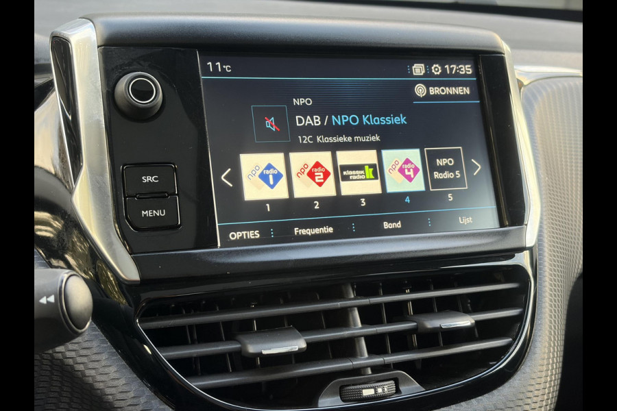 Peugeot 2008 1.2 PureTech Allure ✓1e Eigenaar✓Pano✓Camera✓Navi✓D-riem vv in 2024✓Trekhaak✓Dealer Onderhouden✓Carplay✓Clima✓Cruise✓110pk✓Halfleder✓Pdc✓Lm velgen✓N.A.P✓Apk tot 04-2027