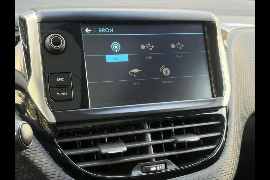 Peugeot 2008 1.2 PureTech Allure ✓1e Eigenaar✓Pano✓Camera✓Navi✓D-riem vv in 2024✓Trekhaak✓Dealer Onderhouden✓Carplay✓Clima✓Cruise✓110pk✓Halfleder✓Pdc✓Lm velgen✓N.A.P✓Apk tot 04-2027