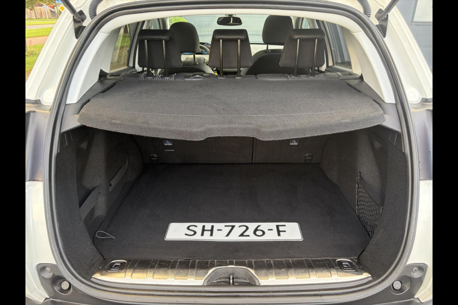 Peugeot 2008 1.2 PureTech Allure ✓1e Eigenaar✓Pano✓Camera✓Navi✓D-riem vv in 2024✓Trekhaak✓Dealer Onderhouden✓Carplay✓Clima✓Cruise✓110pk✓Halfleder✓Pdc✓Lm velgen✓N.A.P✓Apk tot 04-2027