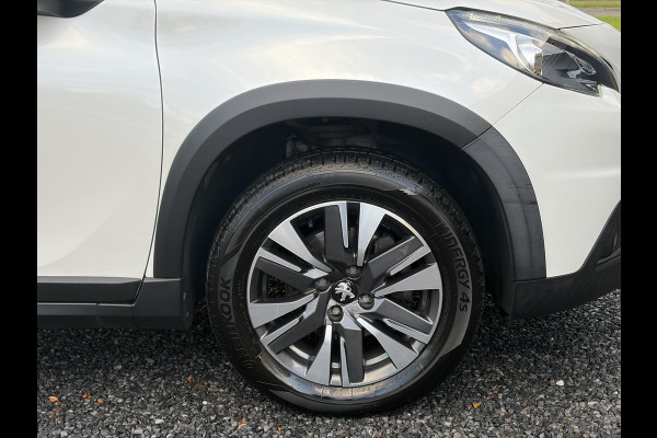 Peugeot 2008 1.2 PureTech Allure ✓1e Eigenaar✓Pano✓Camera✓Navi✓D-riem vv in 2024✓Trekhaak✓Dealer Onderhouden✓Carplay✓Clima✓Cruise✓110pk✓Halfleder✓Pdc✓Lm velgen✓N.A.P✓Apk tot 04-2027