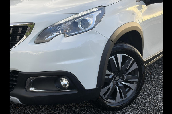 Peugeot 2008 1.2 PureTech Allure ✓1e Eigenaar✓Pano✓Camera✓Navi✓D-riem vv in 2024✓Trekhaak✓Dealer Onderhouden✓Carplay✓Clima✓Cruise✓110pk✓Halfleder✓Pdc✓Lm velgen✓N.A.P✓Apk tot 04-2027